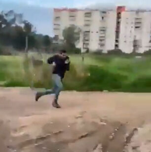 Mersin'de ticaret yapan bir kişiyi pusu kurup öldürürken videoya kaydettiler - 4. Resim