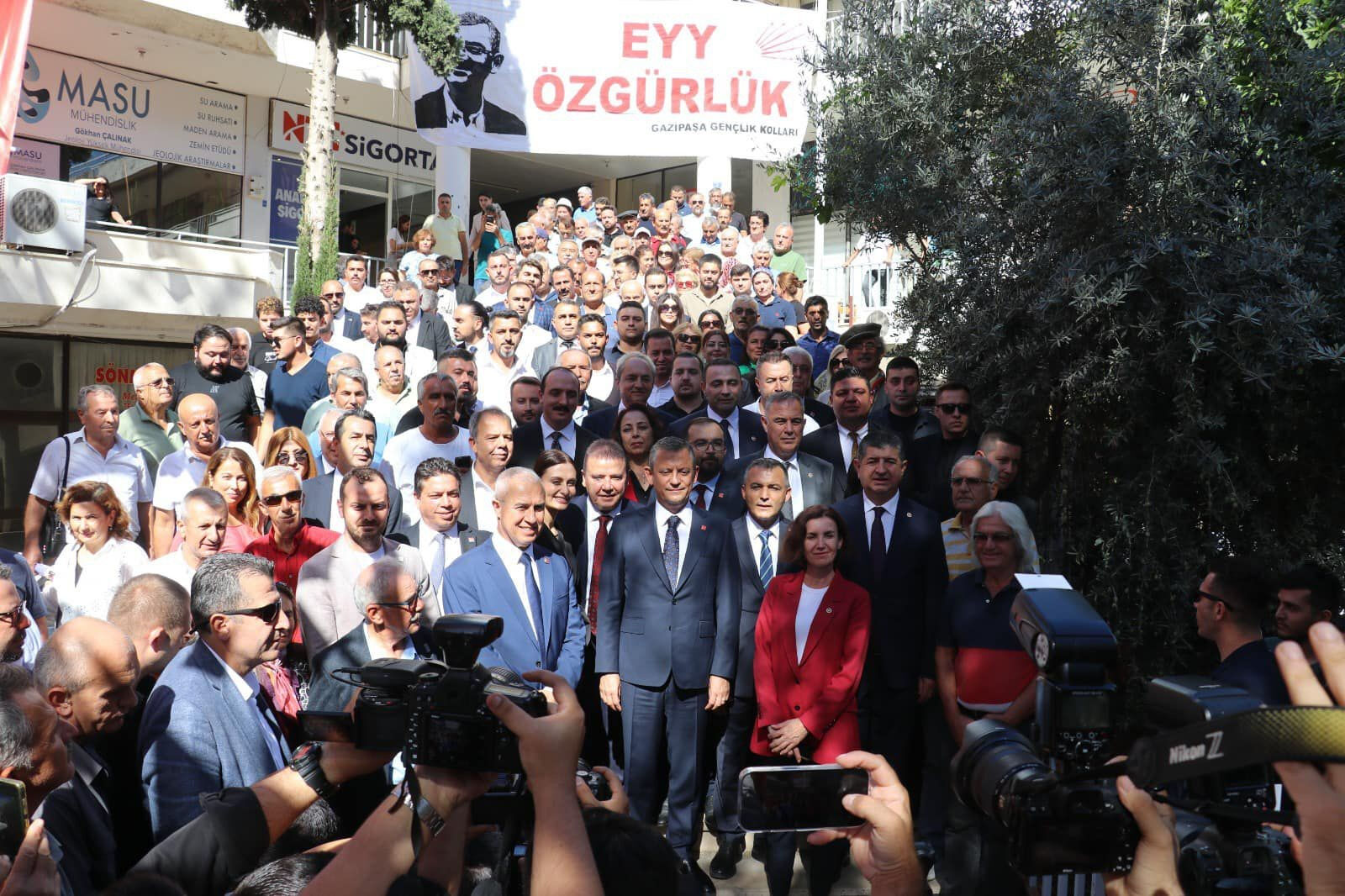 Özgür Özel seçime işaret etti: "İktidar olma sözü veriyoruz" Özgür Özel seçime işaret etti: "İktidar olma sözü veriyoruz" - 1. Resim