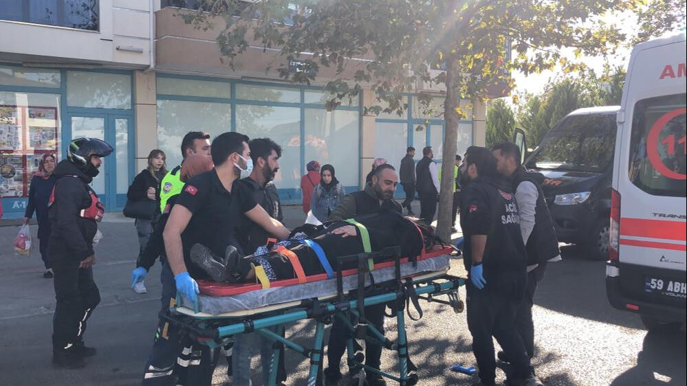 Tekirdağ'da minibüs şoförü yaya geçidini kullanan ikisi çocuk 3 kişiye çarptı - 2. Resim