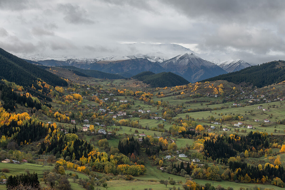 Arşivlik kareler | Mevsimler bir arada! Artvin kar yağışı bütün renkleri ortaya çıkardı - 1. Resim
