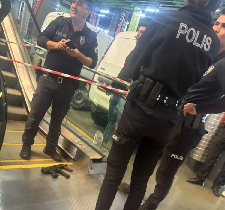 Esenyurt’ta korku dolu anlar! Kadın kılığına girip kurşun yağdırdı Esenyurt’ta korku dolu anlar! Kadın kılığına girip kurşun yağdırdı - 2. Resim