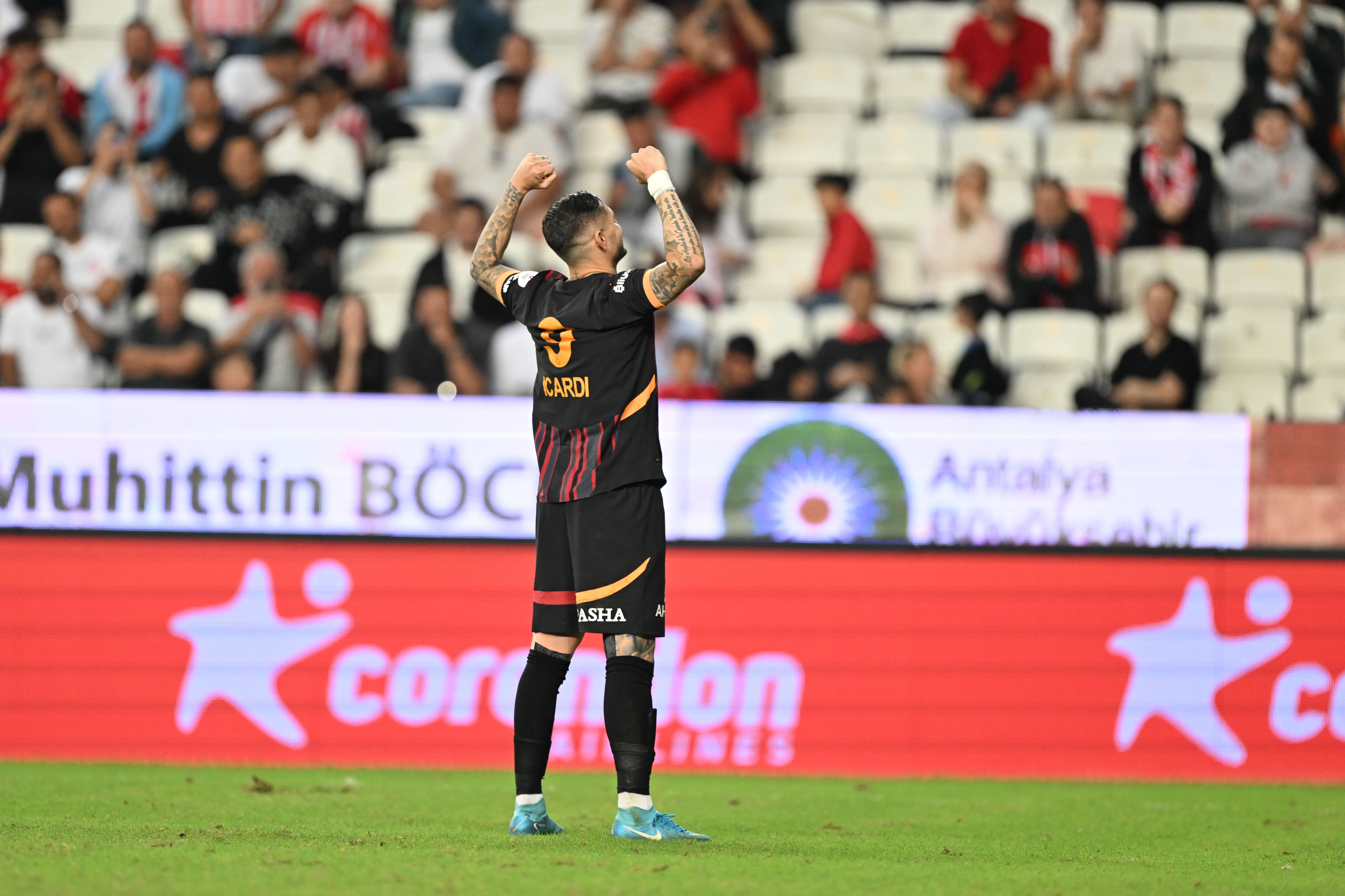 Galatasaray'dan deplasmanda üstü üste kazanma rekoru! Galatasaray'dan deplasmanda üstü üste kazanma rekoru! - 1. Resim