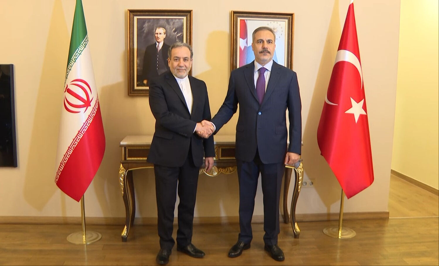 Hakan Fidan İranlı mevkidaşıyla kamera karşısına geçti! İsrail'le ilgili tehlikeye dikkat çekti - 1. Resim