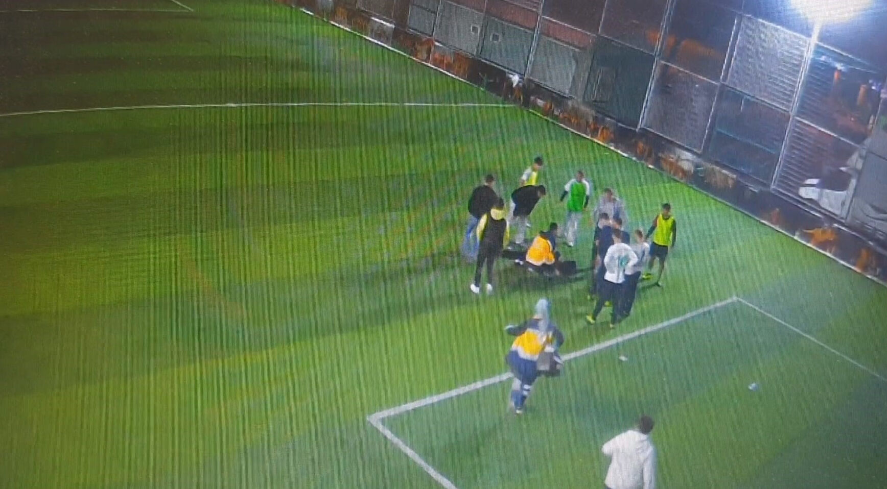 Halı sahada kahreden olay! Maçın ortasında yere yığılıp can verdi - 1. Resim