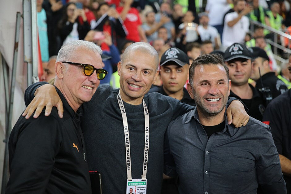 Okan Buruk: Hem ligde hem Avrupa'da başarı istiyorum - 1. Resim