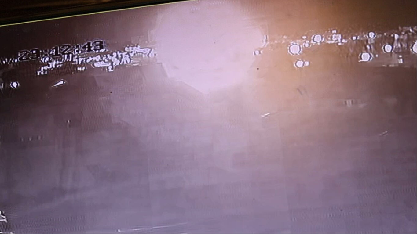 Trafo bomba gibi patladı, 5 mahallede elektrikler kesildi: Muhtar, 'nefes alamıyoruz' diyerek isyan etti - 1. Resim