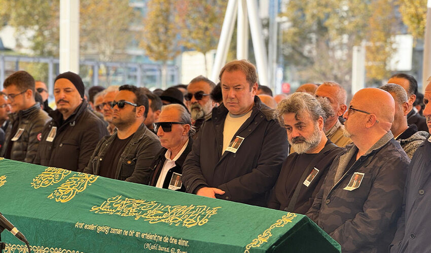 Vural Çelik’e veda! Annesi tabutun başındaki feryatlarıyla yürek dağladı - 5. Resim