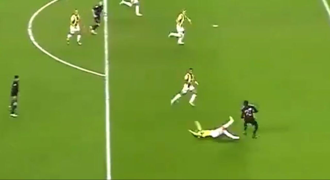 Fenerbahçe'de Samsunspor depremi! Kongre üyeleri takımı ligden çekmesi için Ali Koç'a yetki verdi Fenerbahçe'de Samsun depremi! Kongre üyeleri takımı ligden çekmesi için Ali Koç'a yetki verdi - 1. Resim