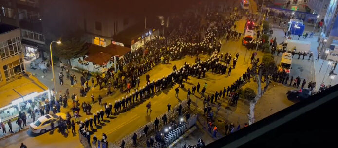 Fenerbahçe'de Samsunspor depremi! Kongre üyeleri takımı ligden çekmesi için Ali Koç'a yetki verdi Fenerbahçe'de Samsun depremi! Kongre üyeleri takımı ligden çekmesi için Ali Koç'a yetki verdi - 3. Resim