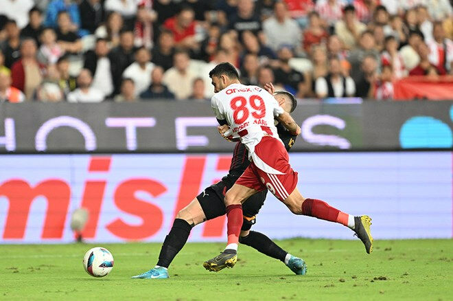 Galatasaray'dan Fenerbahçe'ye göndermeli video! 