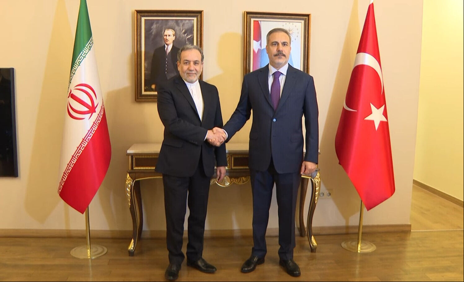 Hakan Fidan Orta Doğu'da b&uuml;y&uuml;k tehlikeye karşı dikkat &ccedil;ekti: "İran&rsquo;ı savaşın i&ccedil;ine &ccedil;ekmek istiyorlar!" - 1. Resim