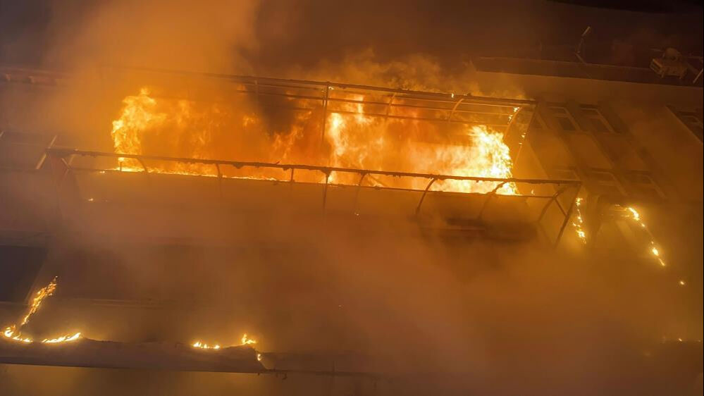 Isparta'da sıcak saatler! Eğlence merkezi cayır cayır yandı Isparta'da sıcak saatler! Eğlence merkezi cayır cayır yandı - 1. Resim