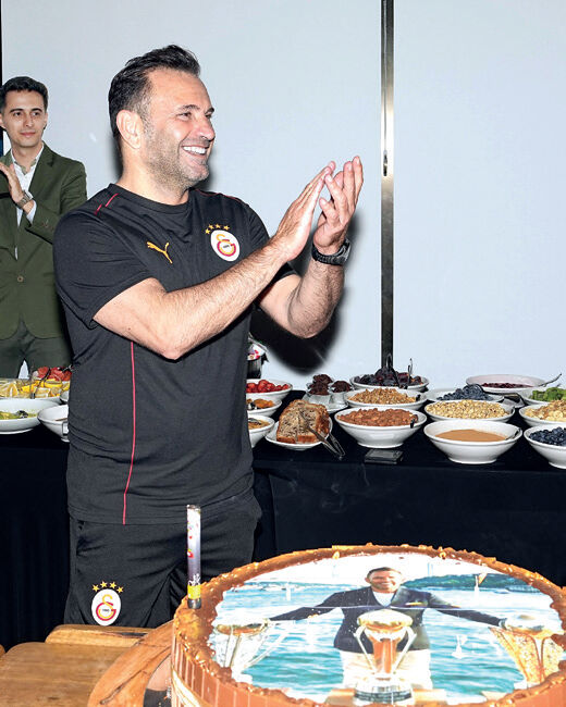 Okan Buruk’a doğum günü pastası! Galatasaray deplasmanda Antalyaspor’u iki yıldızının golleriyle mağlup etti - 4. Resim