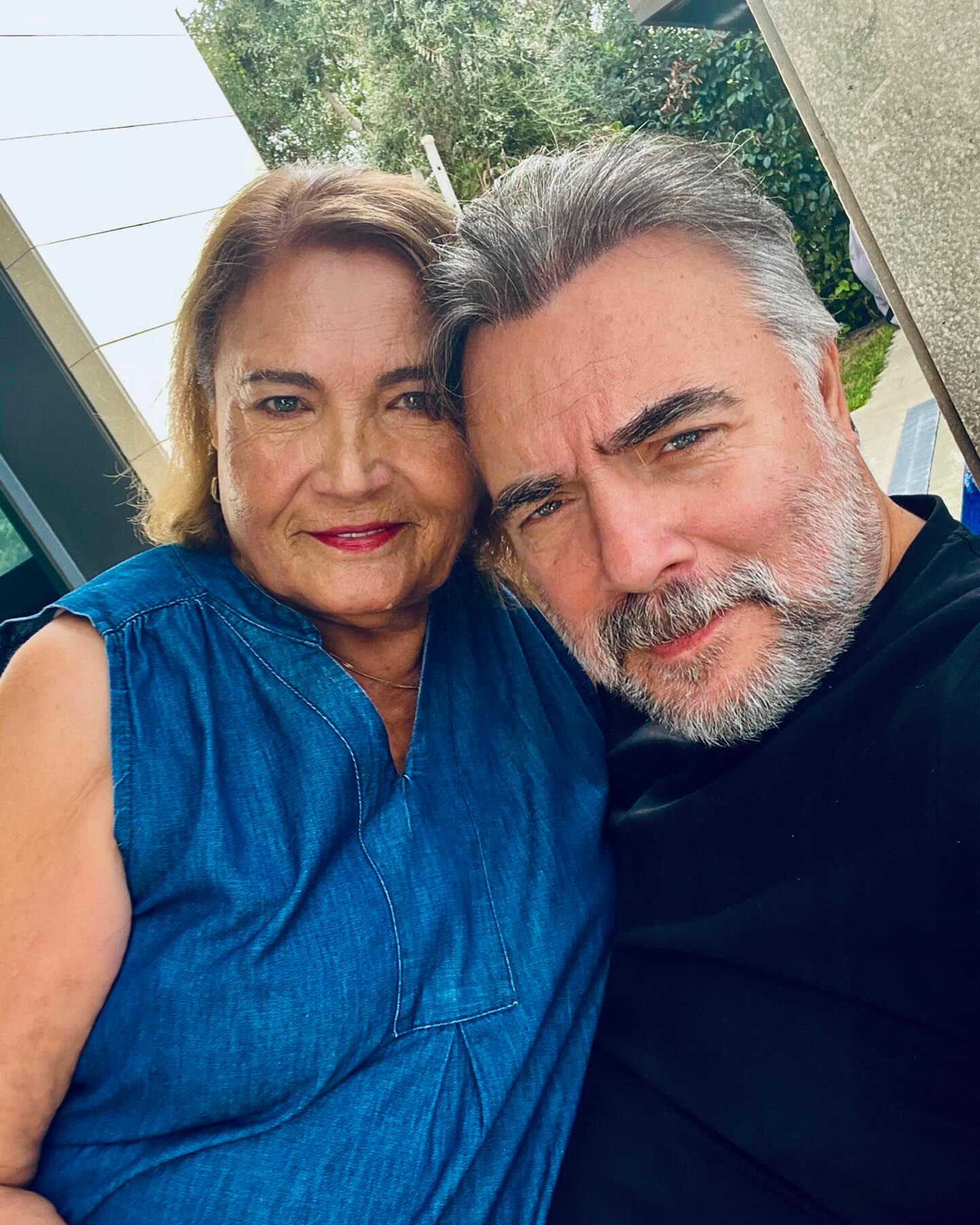 Oktay Kaynarca annesiyle pozunu paylaştı! Herkes aynı yorumu yaptı - 3. Resim