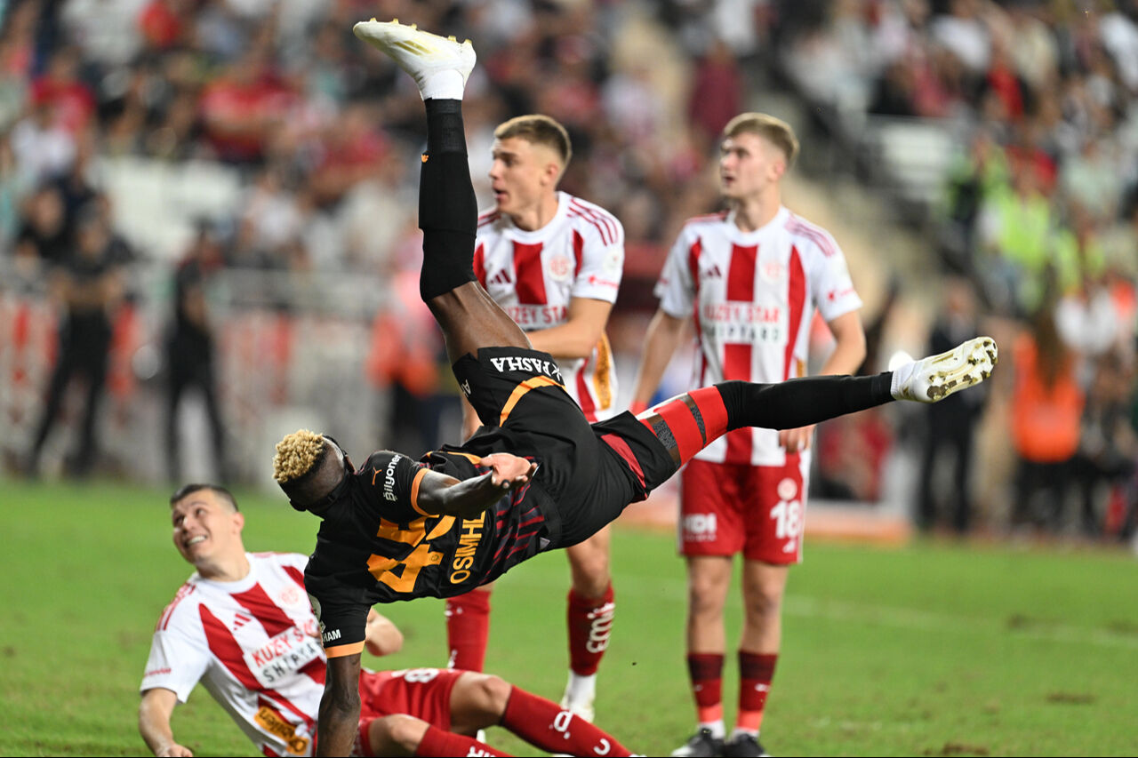 Osimhen'den Ronaldo'yu kıskandıracak gol! Dünyada manşetlerde: Puskas'ı alabilir - 1. Resim