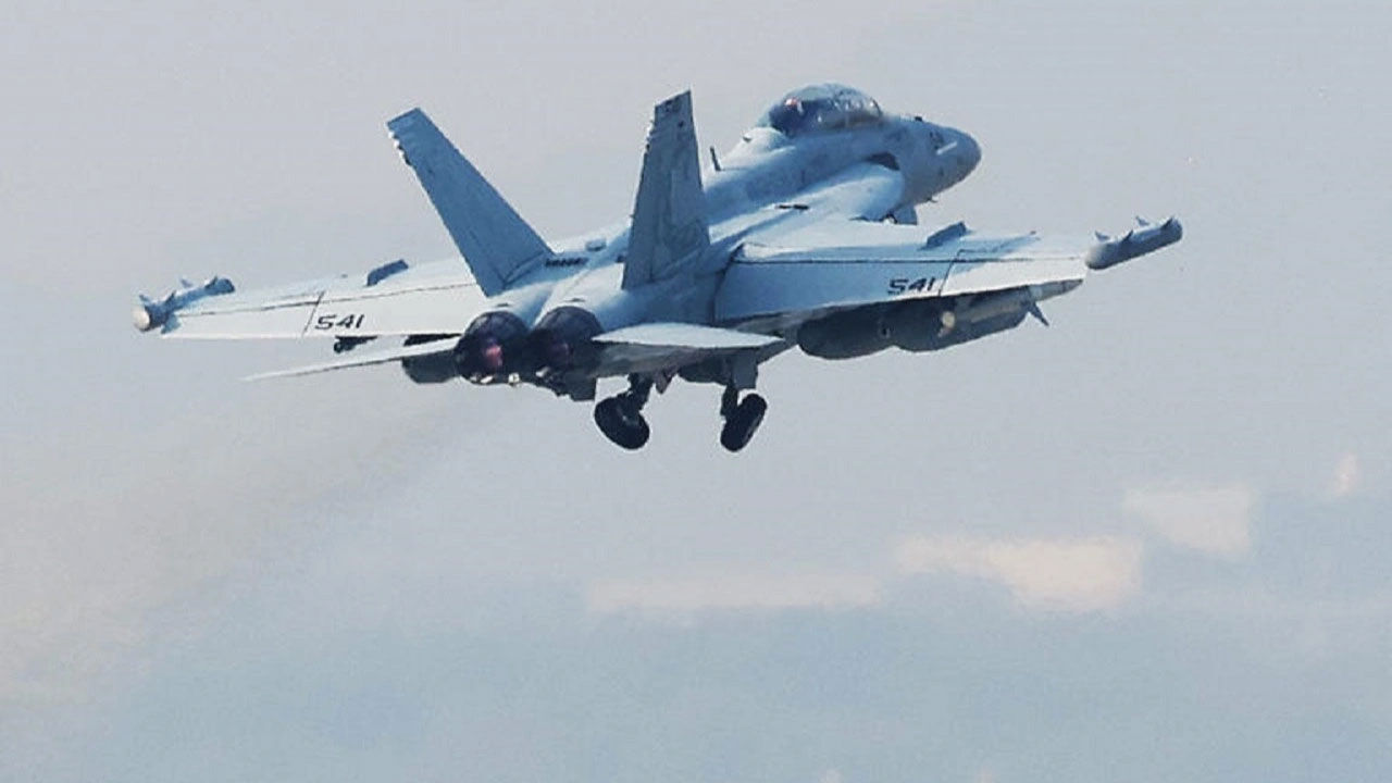 ABD'de düşen savaş uçağı pilotlarının cansız bedenlerine ulaşıldı - 3. Resim