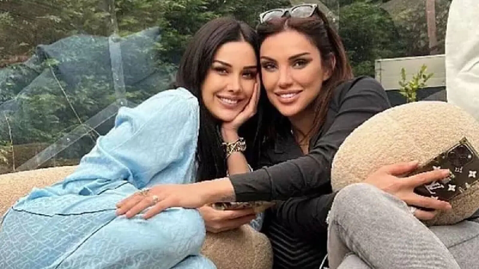 Dilan Polat ve kardeşi Sıla Doğu adli kontrol şartıyla serbest bırakıldı Dilan Polat ve Sıla Doğu adli kontrol tedbiri talebiyle nöbetçi hakimliğe sevk edildi - 1. Resim