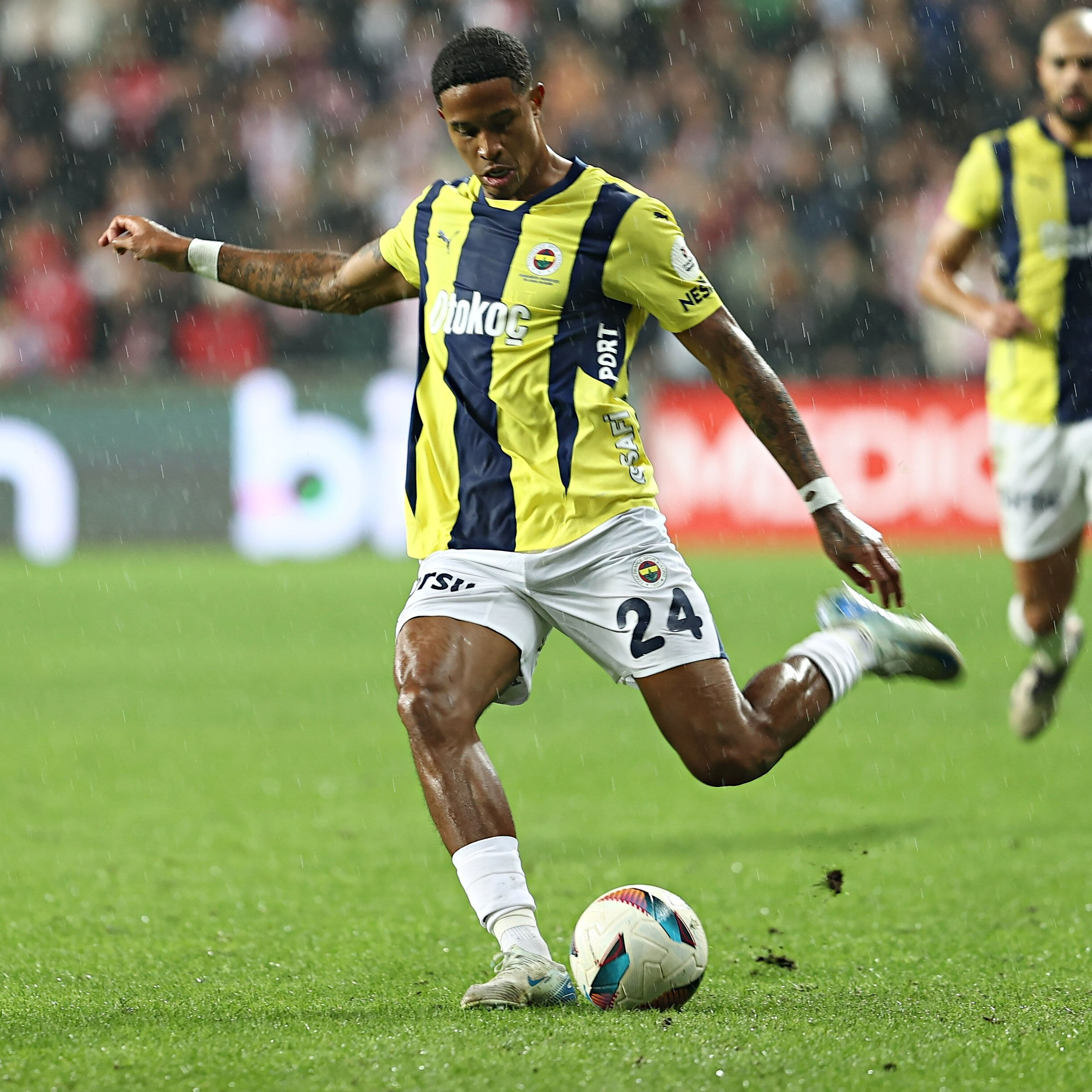 Fenerbahçe'de Cengiz Ünder ve Jayden Oosterwolde şoku! Yıldız isim sezonu kapattı Fenerbahçe'de Cengiz Ünder ve Jayden Oosterwolde şoku! - 3. Resim