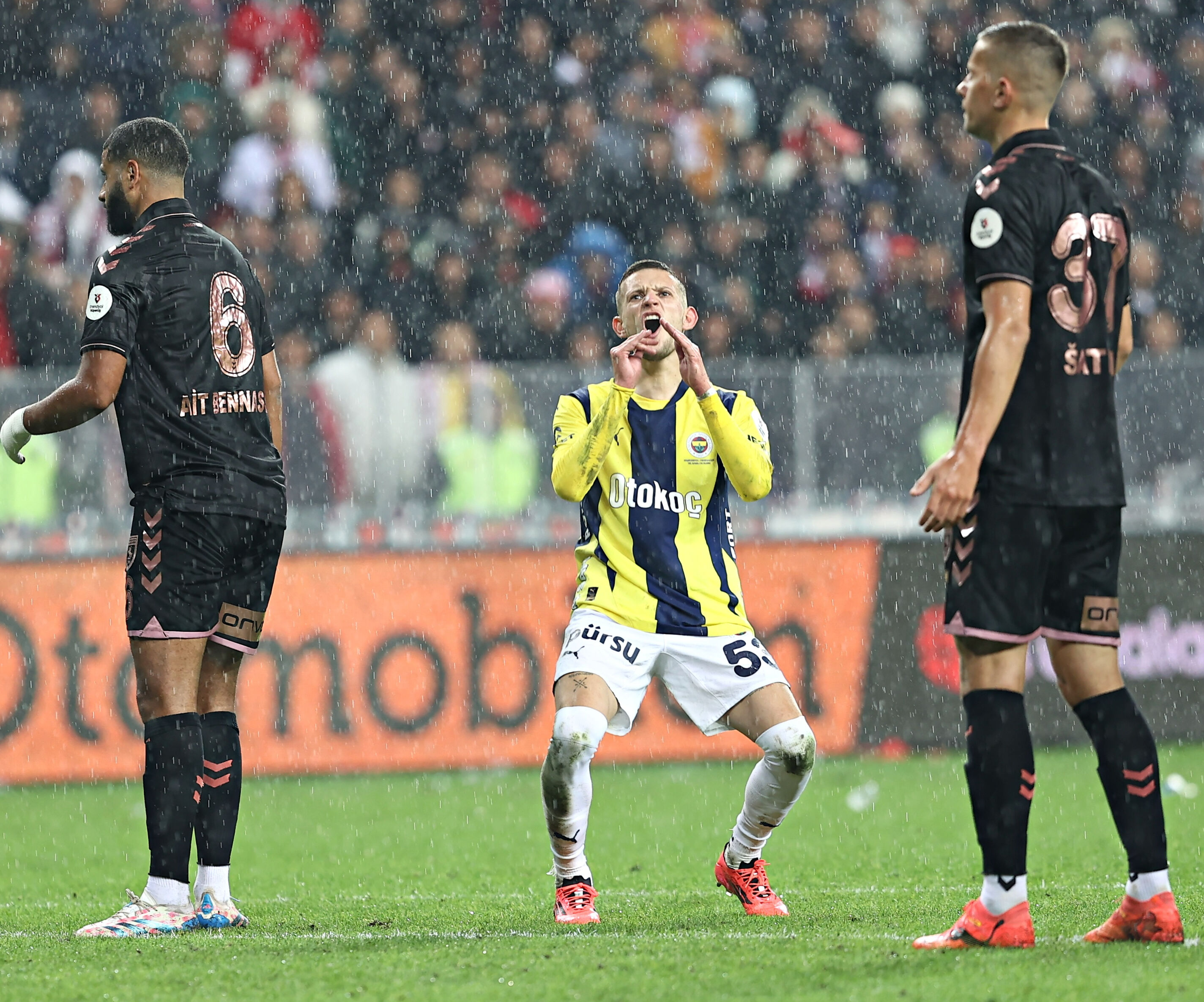 Fenerbahçelileri çıldırtan pozisyon için net yorum! Samsun'un golü öncesi faul var mı? - 1. Resim