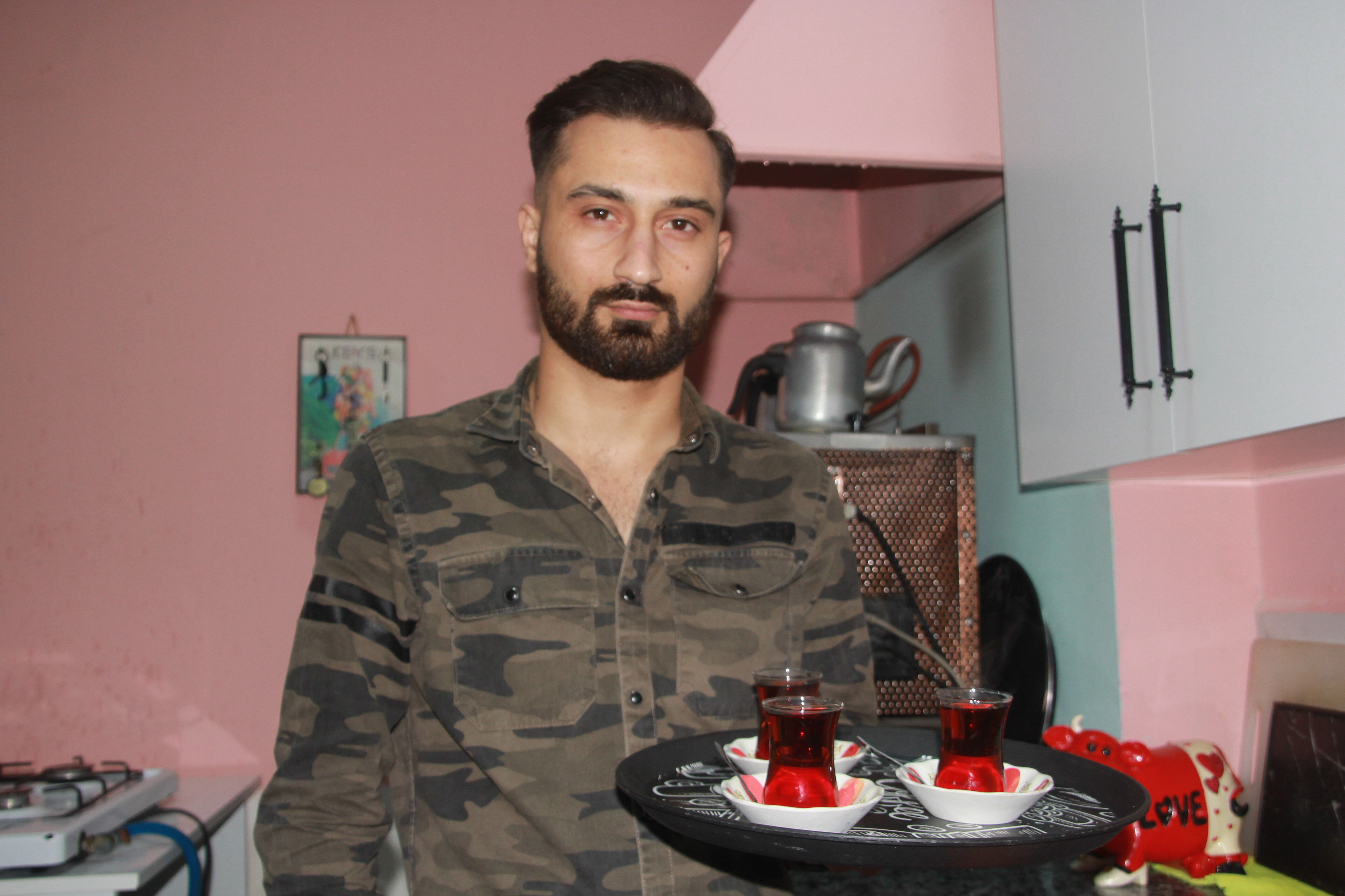 FETÖ elebaşı Fetullah Gülen'in ölümüne sevinen Ordulu esnaf ücretsiz çay dağıttı... ‟İnşallah sırada diğer terör elebaşları var” - 2. Resim