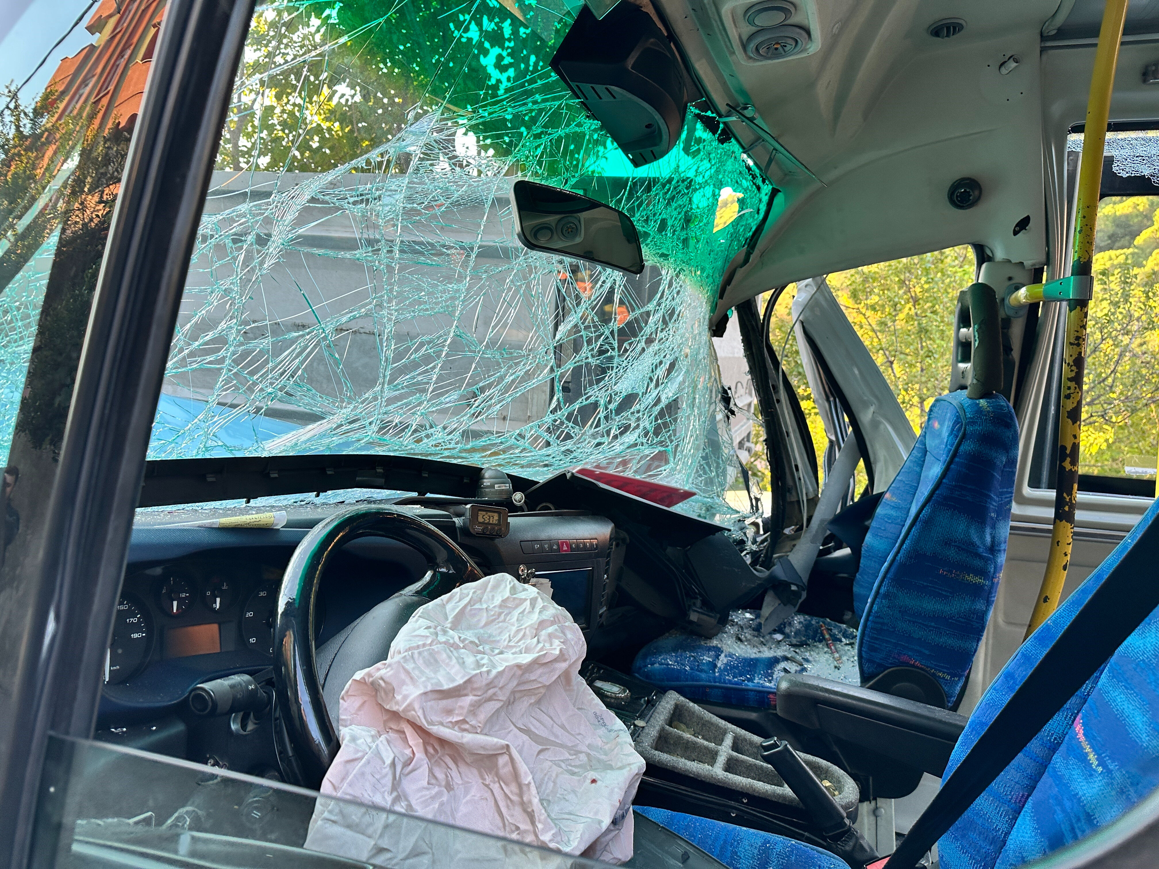 İstanbul'da feci kaza! Yolcu minibüsü tıra çarptı, çok sayıda yaralı var - 2. Resim