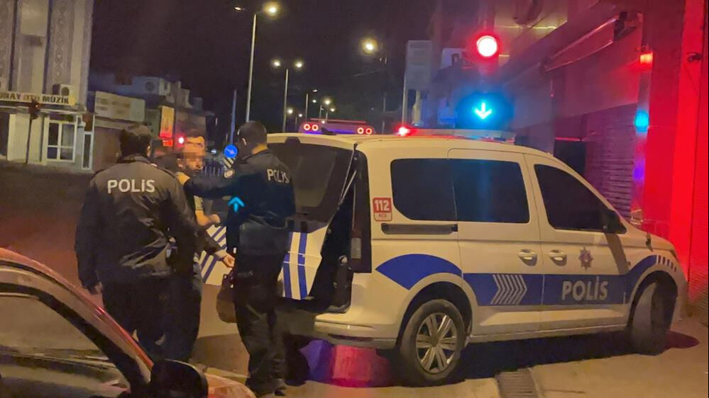 Kaçırılan kadın polisi harekete geçirdi! Ekipler sanayi girişinde yakaladı Kaçırılan kadın polisi harekete geçirdi! Ekipler sanayi girişinde yakaladı - 1. Resim