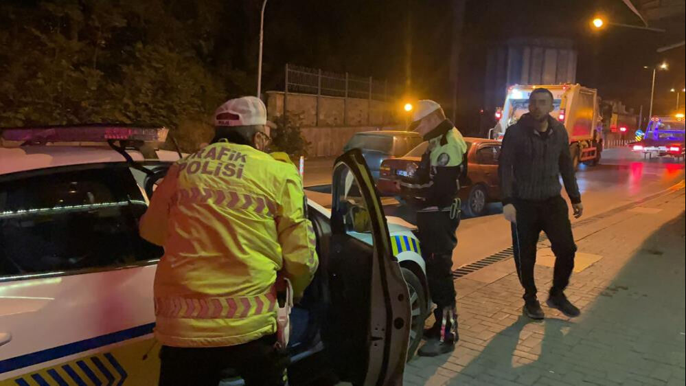 Kaçırılan kadın polisi harekete geçirdi! Ekipler sanayi girişinde yakaladı Kaçırılan kadın polisi harekete geçirdi! Ekipler sanayi girişinde yakaladı - 2. Resim