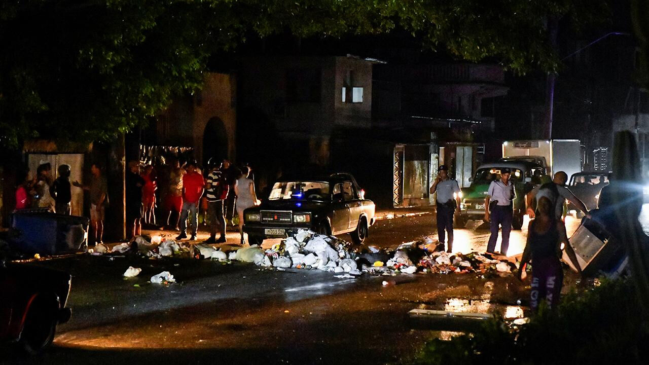 Küba'da 3 gündür süren elektrik kesintisine bir de fırtına eklendi - 4. Resim