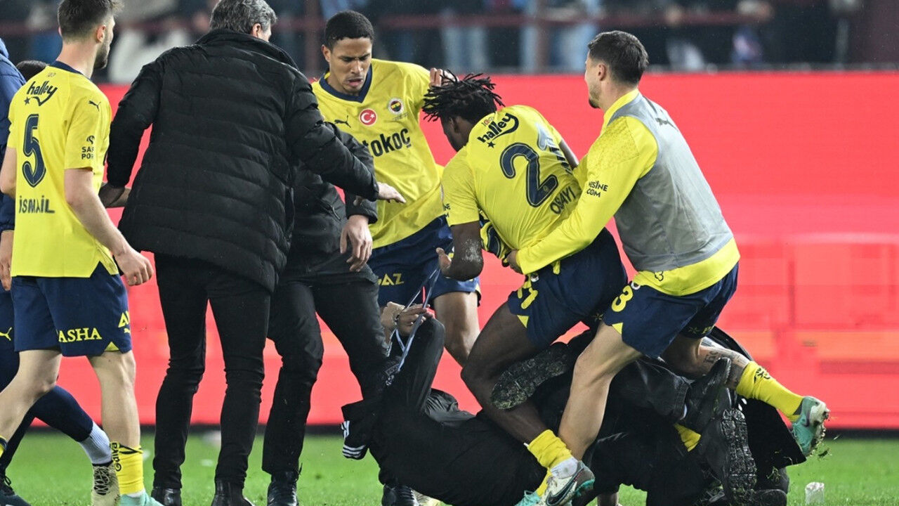 Olaylı Trabzonspor-Fenerbahçe maçı sonrası 3 futbolcu için karar verildi - 3. Resim