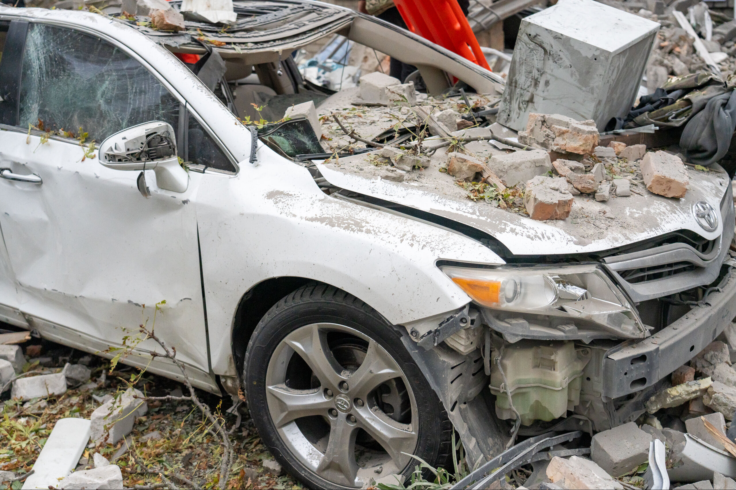 Rusya, Ukrayna'da yerleşim yerlerini bombaladı! Çok sayıda ölü ve yaralı var - 4. Resim