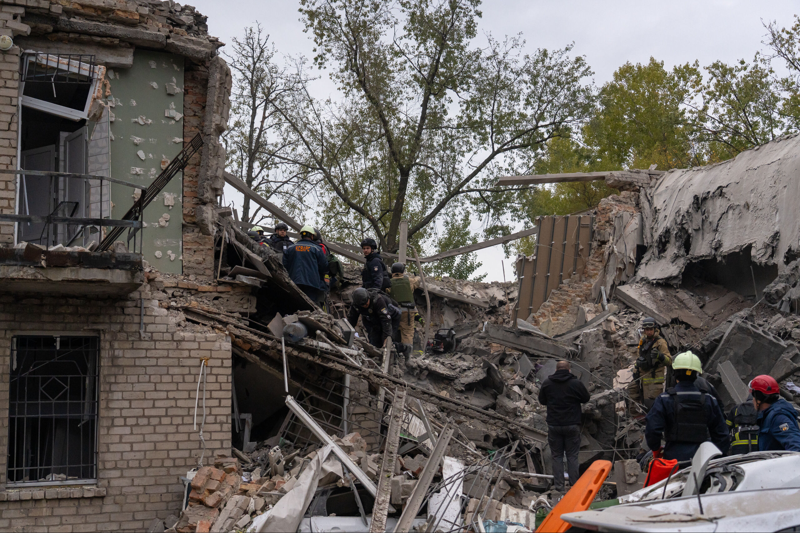 Rusya, Ukrayna'da yerleşim yerlerini bombaladı! Çok sayıda ölü ve yaralı var - 3. Resim