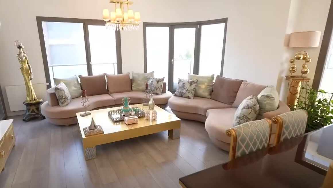 Serpil Çakmaklı 3+1 evinin kapılarını açtı! 'Altın' detayı dikkat çekti Serpil Çakmaklı 3+1 evinin kapılarını açtı! 'Altın' detayı dikkat çekti - 1. Resim