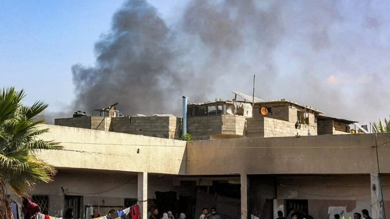 Gazze'deki korkunç saldırılara yenisi eklendi: Endonezya Hastanesi ateşe verildi - 2. Resim