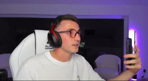 Kerem Aktürkoğlu doğum gününü canlı yayında kutladı! Annesini aradı: Bak kekim de var - 1. Resim