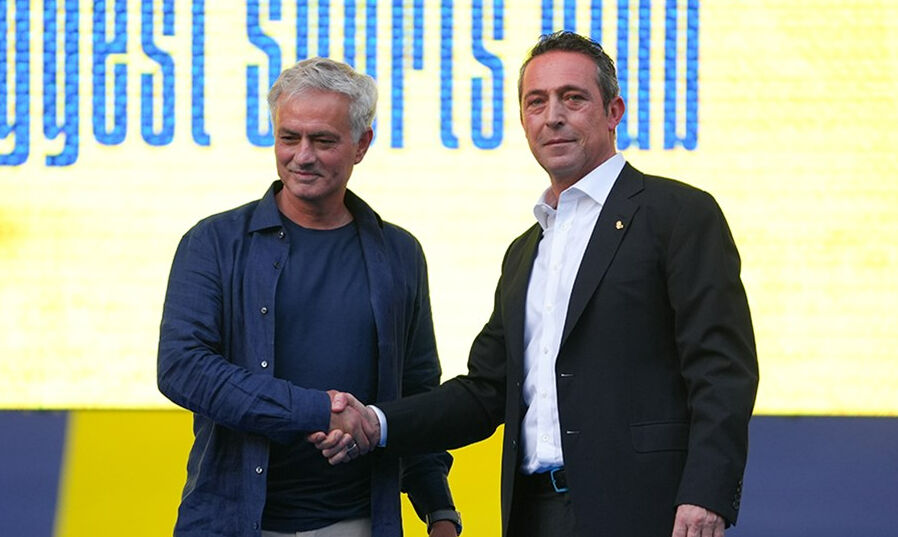 Mourinho'nun İstanbul hayatı mercek altında! Boğaz'da süiti, favori dönercisi ve dahası Mourinho'nun İstanbul hayatı mercek altında! Boğaz'da süiti, favori dönercisi ve dahası - 1. Resim