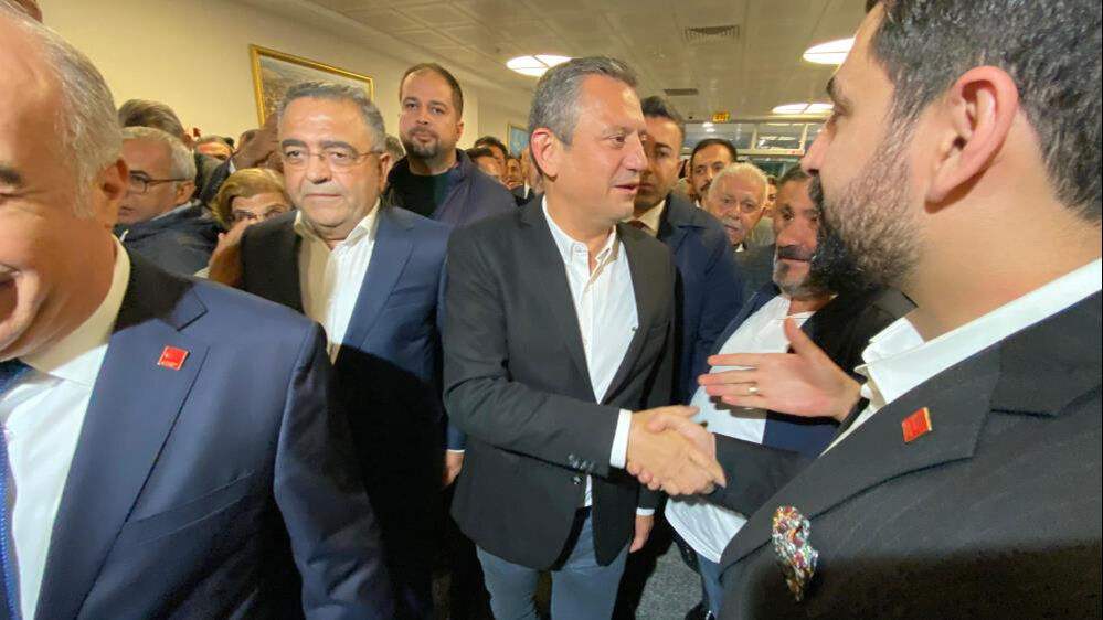 Özgür Özel'e Diyarbakır'da Kürtçe karşılama - 1. Resim