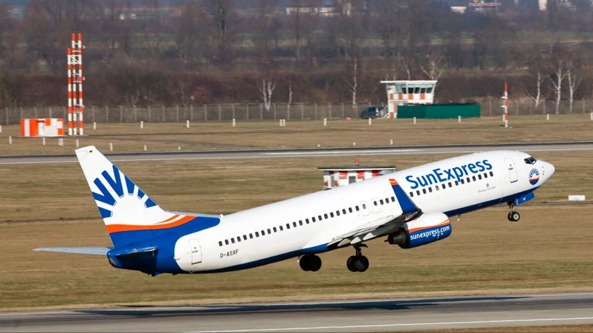 THY'nin ortağı olduğu SunExpress 400 kabin memuru alacak! Lise mezunları da başvurabiliyor, işte şartlar - 1. Resim