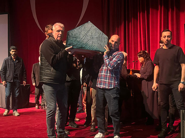 Yeşilçam'ın acı kaybı! Suphi Tekniker son yolculuğuna uğurlandı - 3. Resim