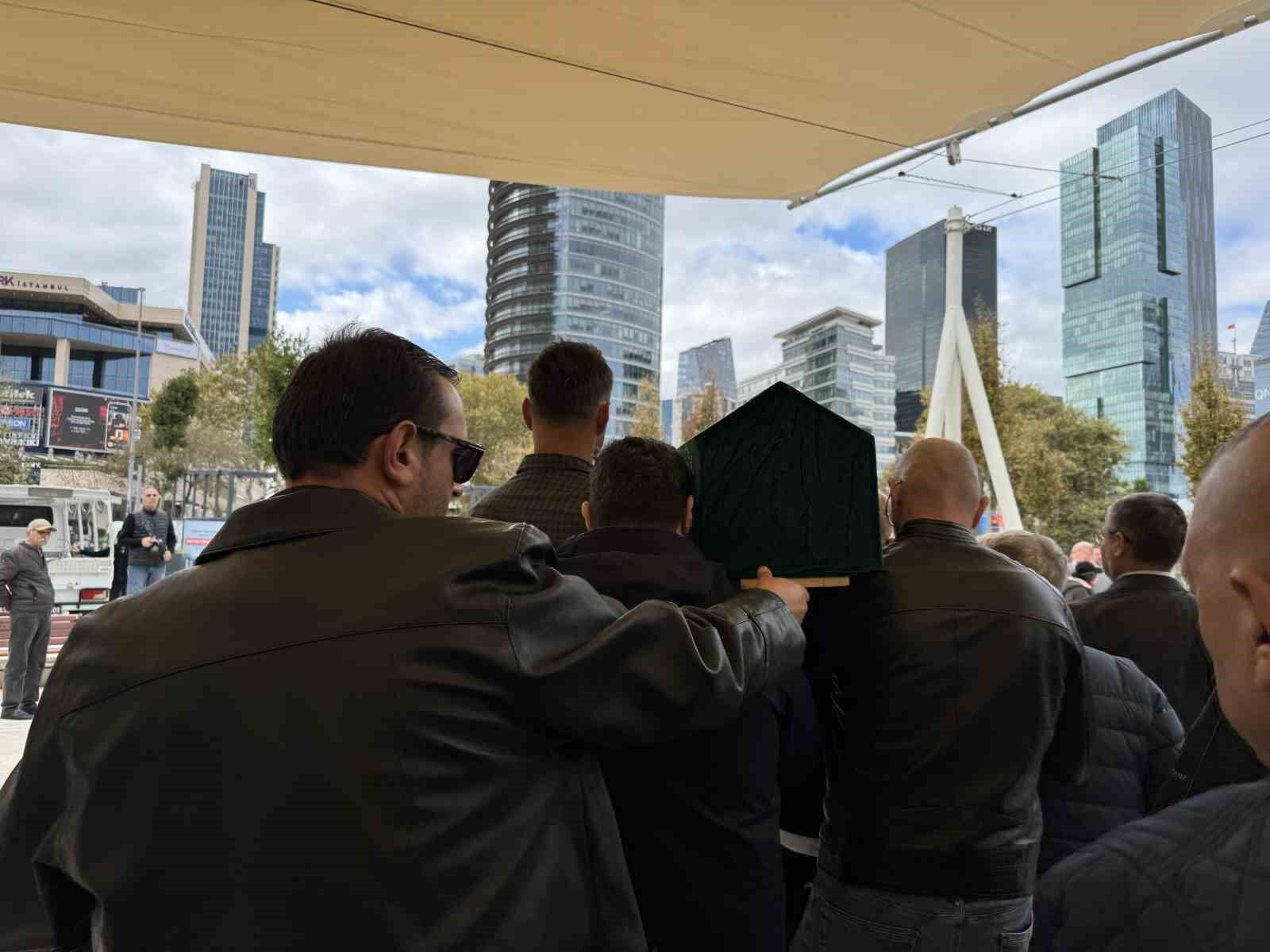 Yeşilçam'ın acı kaybı! Suphi Tekniker son yolculuğuna uğurlandı - 5. Resim