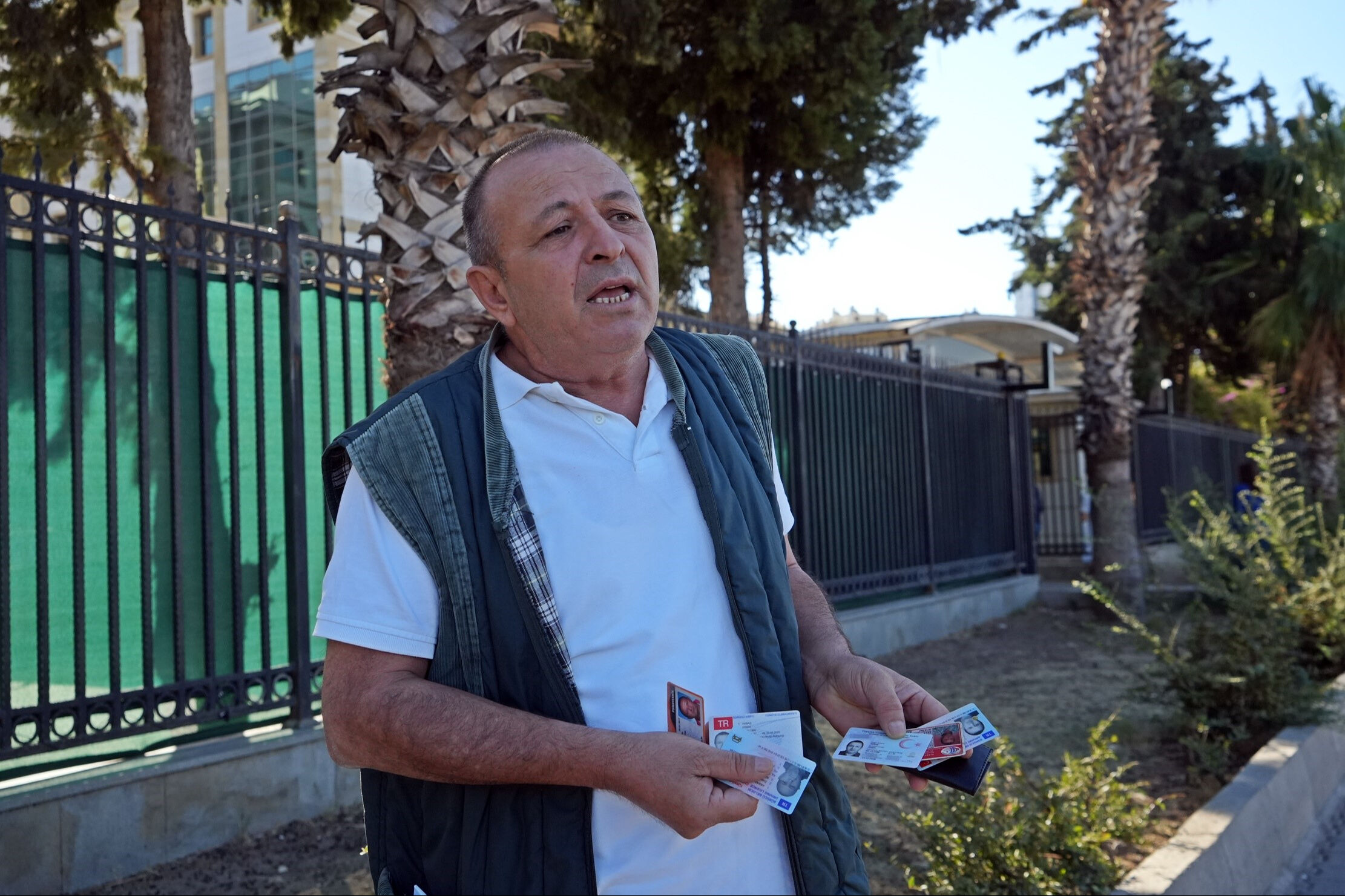 5 kimlikli adam kendini bulmak için dava açtı - 1. Resim