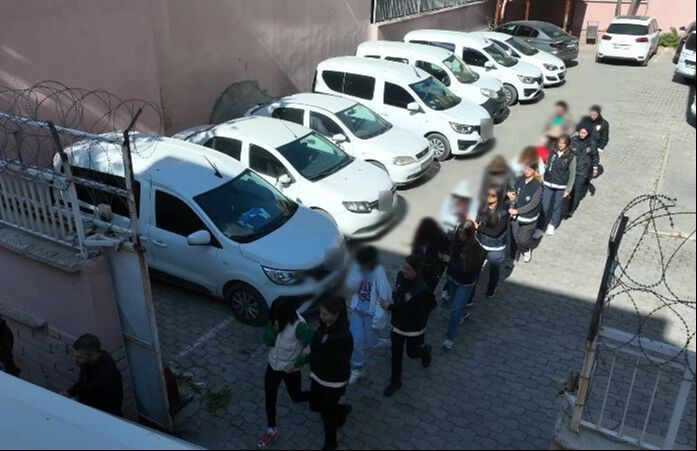 Fuhuş çetelerine operasyon! 9 kadın kurtarıldı, çok sayıda gözaltı var - 1. Resim