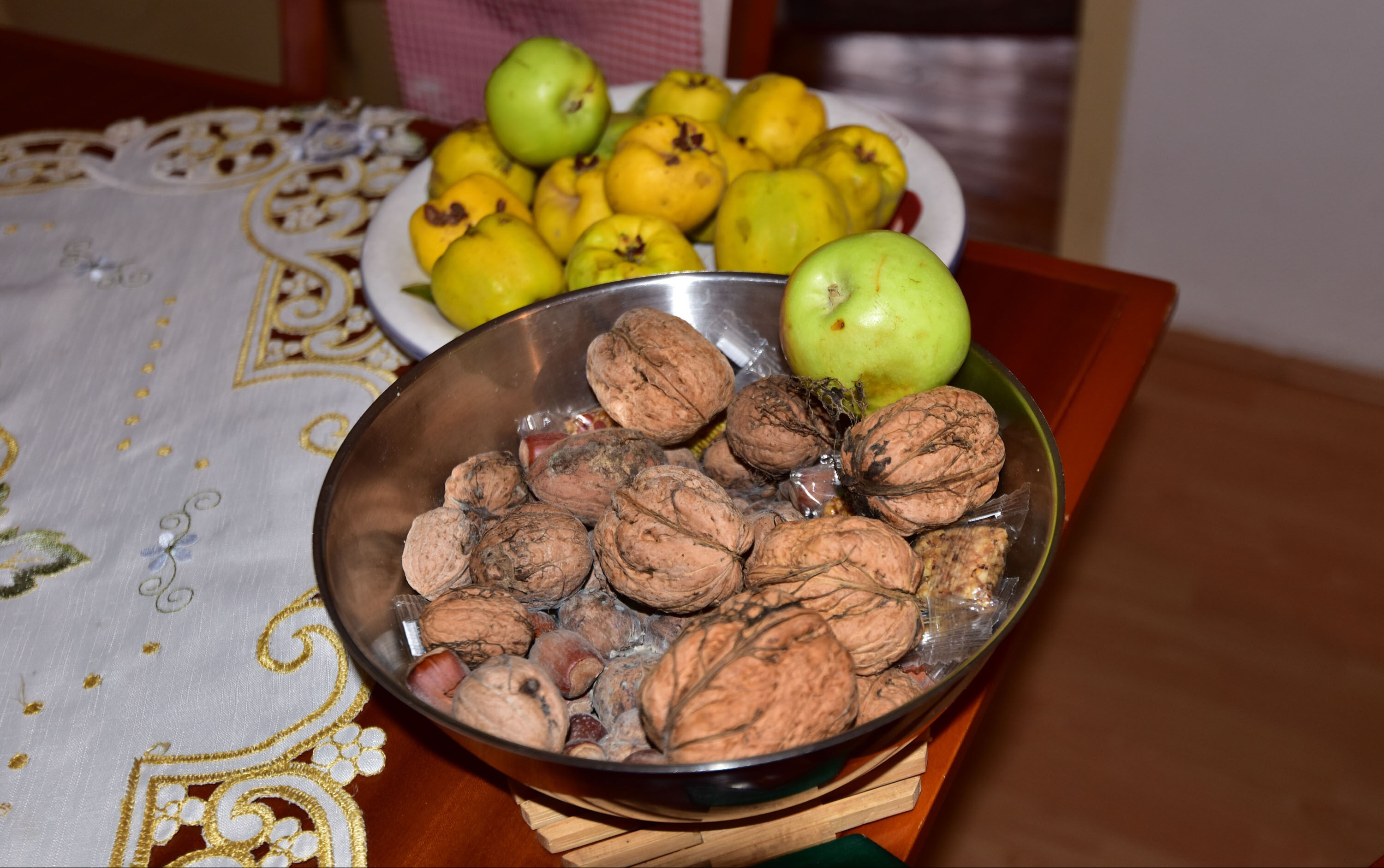 Görenler şaşıp kalıyor! Bu cevizleri yemek için değil saklamak için istiyorlar - 1. Resim