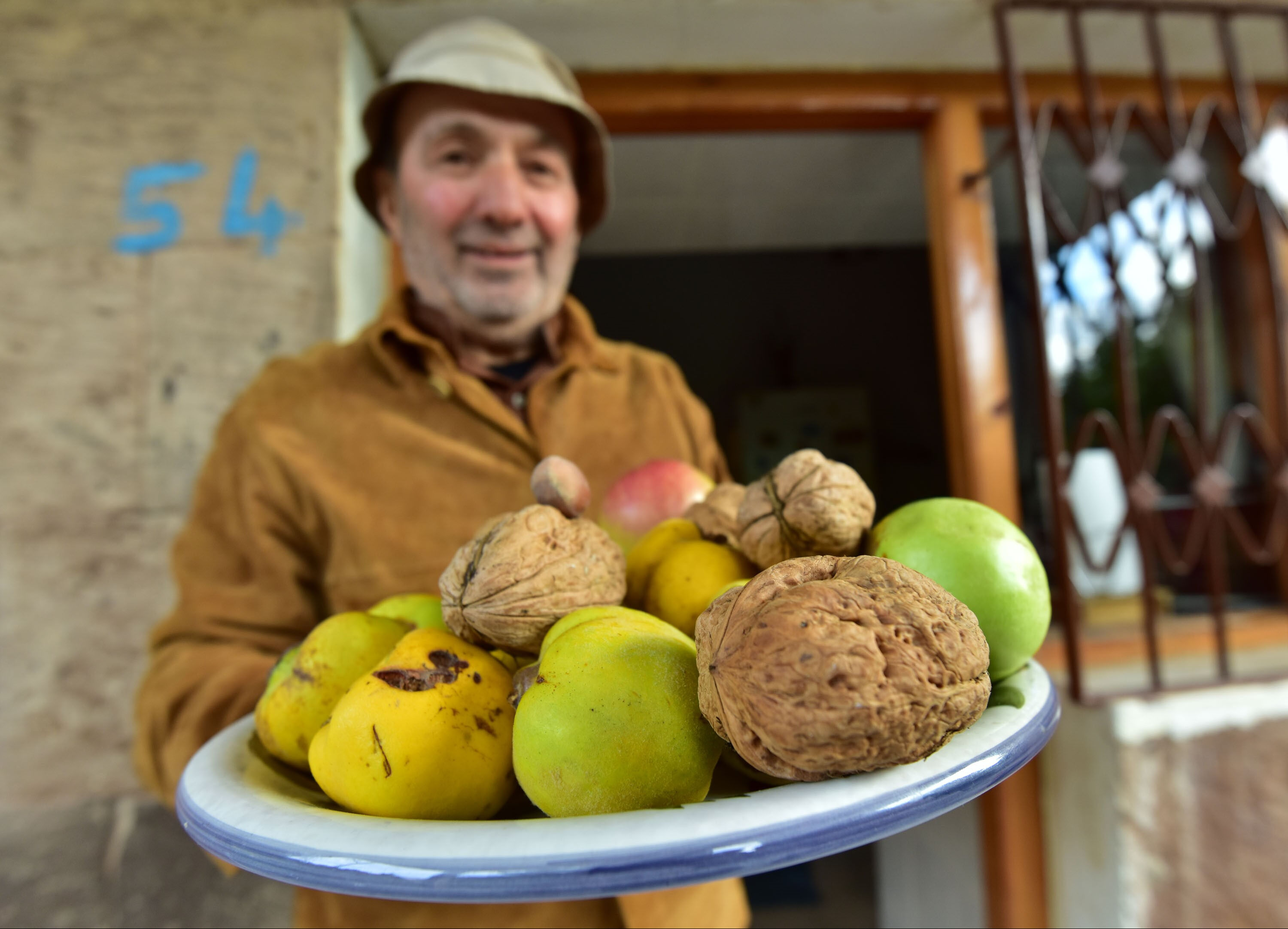 Görenler şaşıp kalıyor! Bu cevizleri yemek için değil saklamak için istiyorlar - 3. Resim