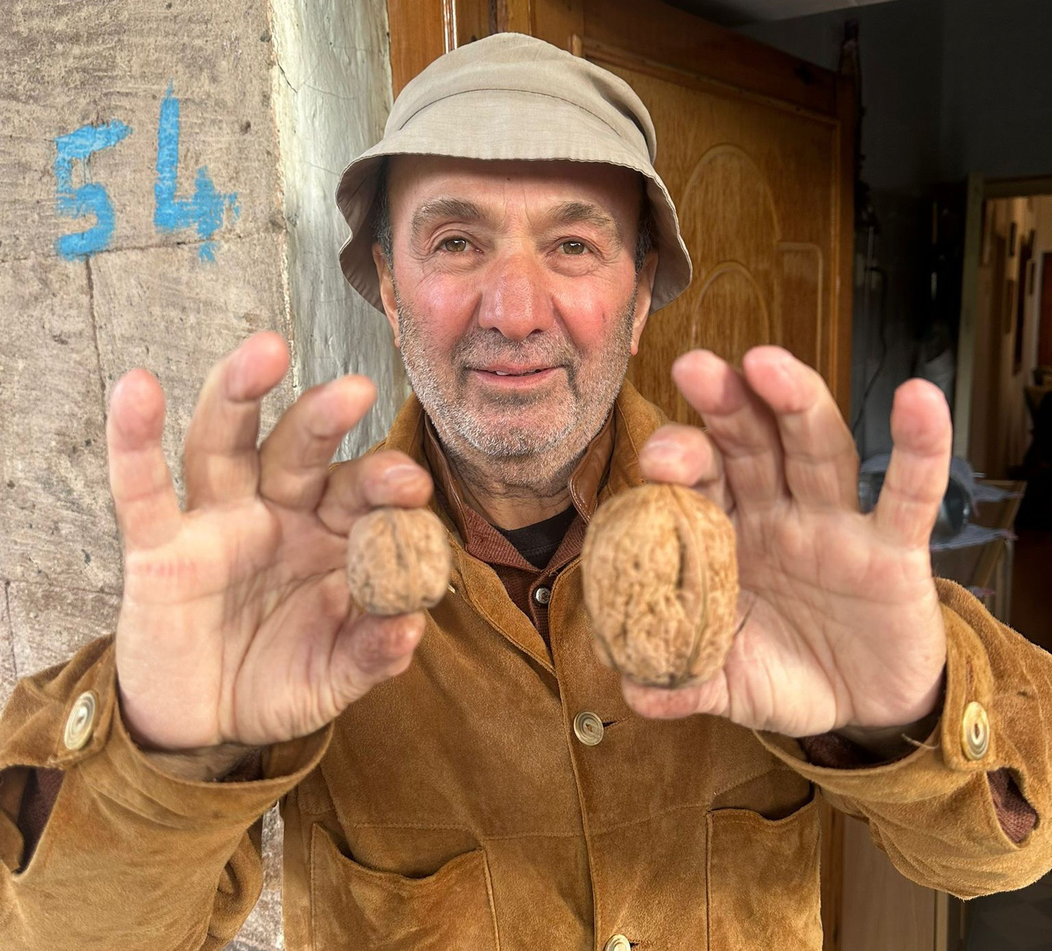 Görenler şaşıp kalıyor! Bu cevizleri yemek için değil saklamak için istiyorlar - 2. Resim