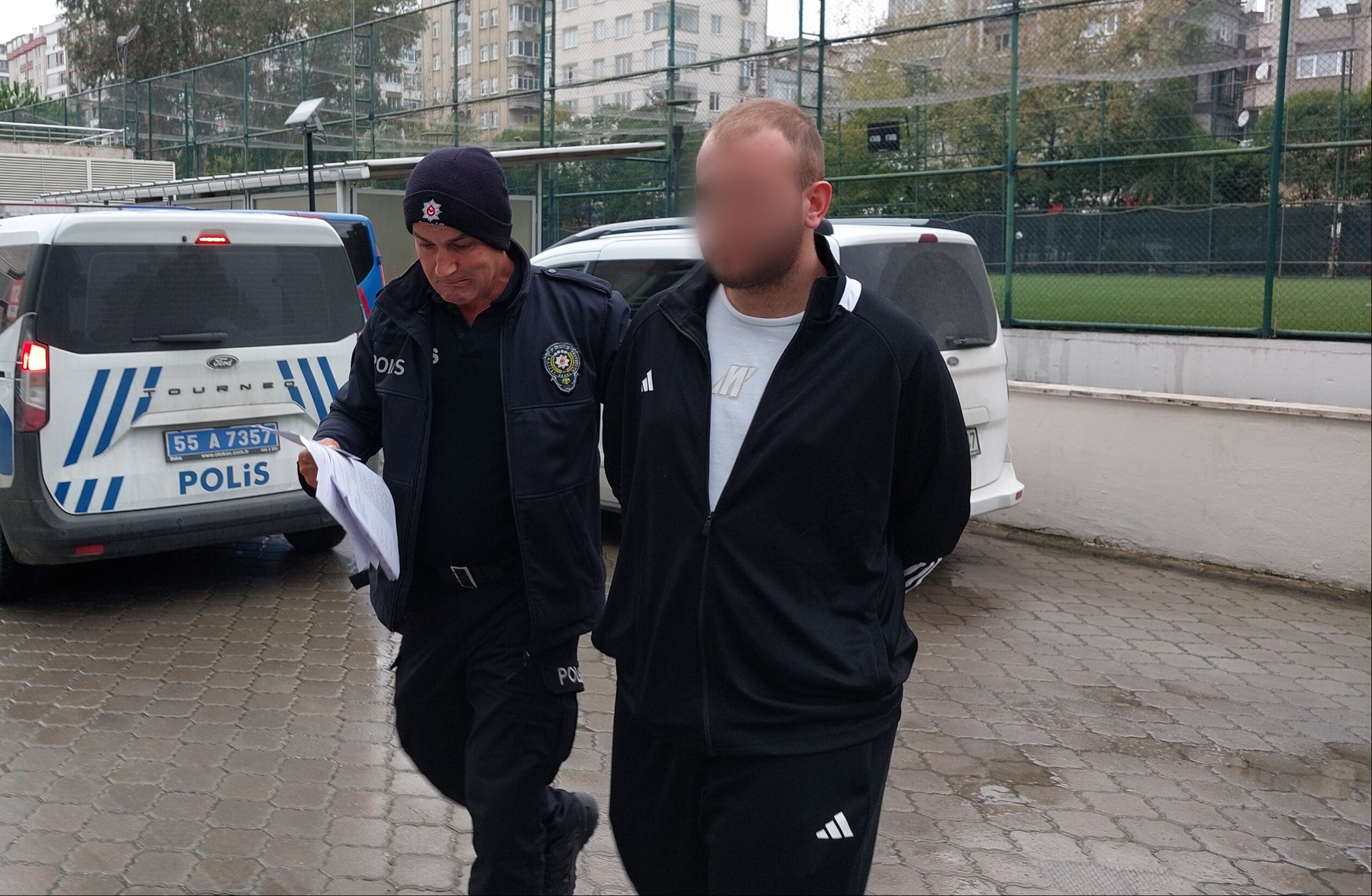 Güpegündüz taciz! Aracına binmeyi reddeden genç kızları yaraladı - 1. Resim