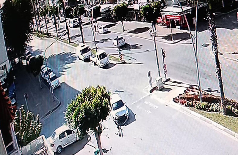 Kaza geliyorum dedi! Antalya'da yasağa rağmen dönmeye çalışan arabayla birbirlerine girdiler - 1. Resim