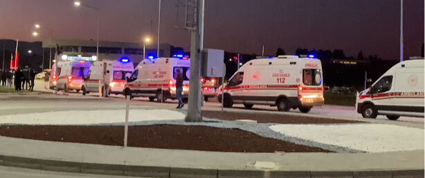 TUSAŞ'ın önünde ambulans kuyruğu! Hain saldırı sonrası bölgede sıcak saatler TUSAŞ'ın önünde ambulans kuyruğu! Hain saldırı sonrası bölgede neler yaşanıyor? - 1. Resim