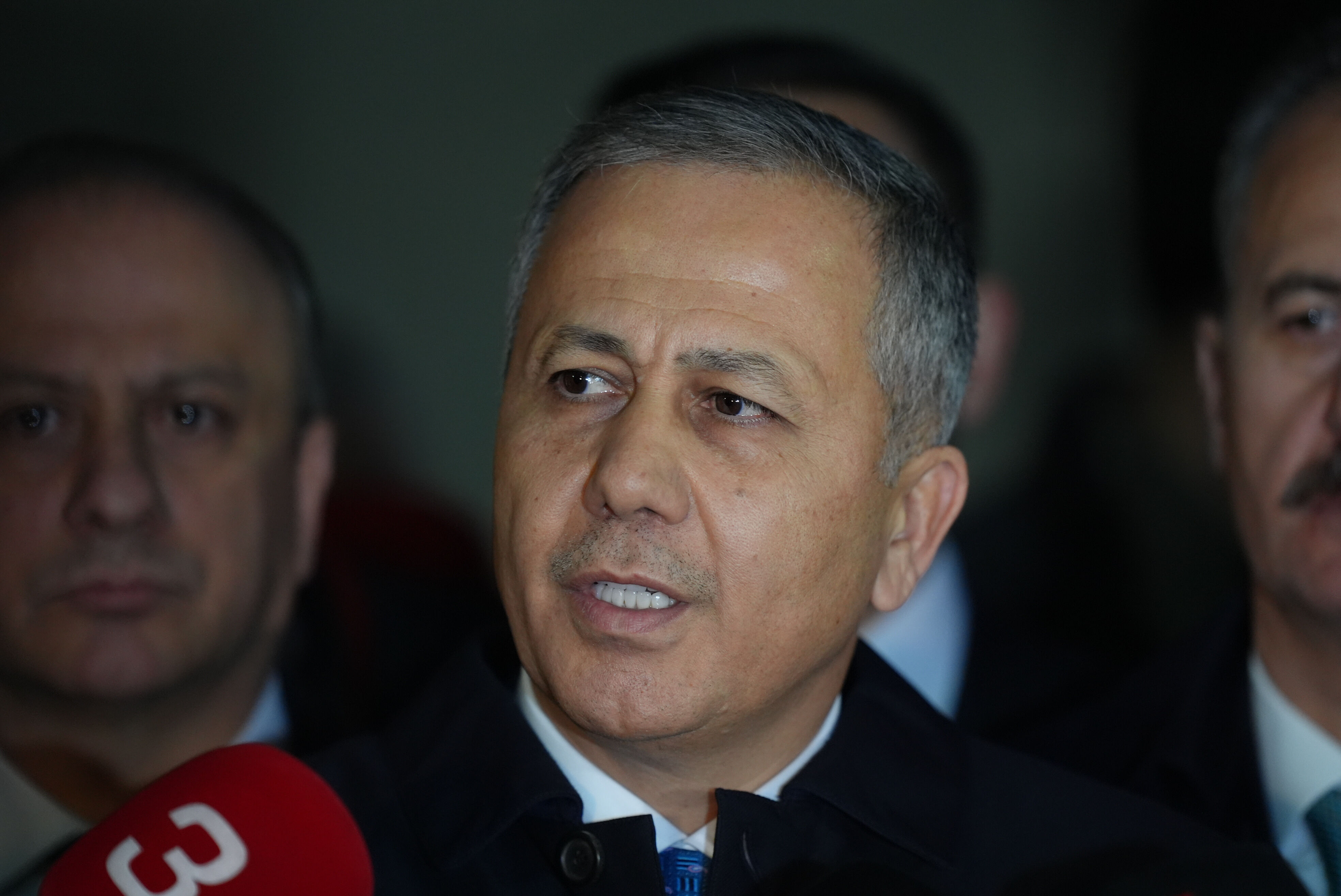 TUSAŞ'ın önünde ambulans kuyruğu! Hain saldırı sonrası bölgede sıcak saatler TUSAŞ'ın önünde ambulans kuyruğu! Hain saldırı sonrası bölgede neler yaşanıyor? - 2. Resim