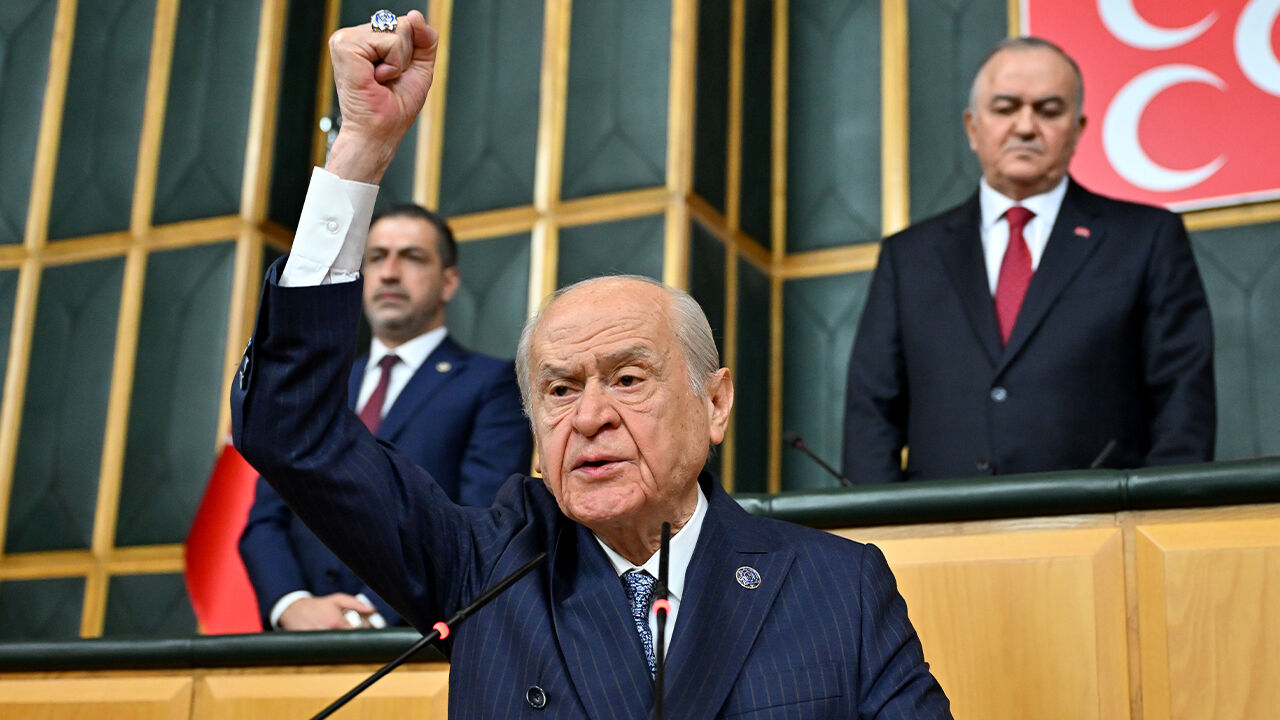 Urgan atan Müsavat Dervişoğlu'na MHP'den tepki: Fırlattığı ipe dolanıp çöplüğe gidecek - 2. Resim