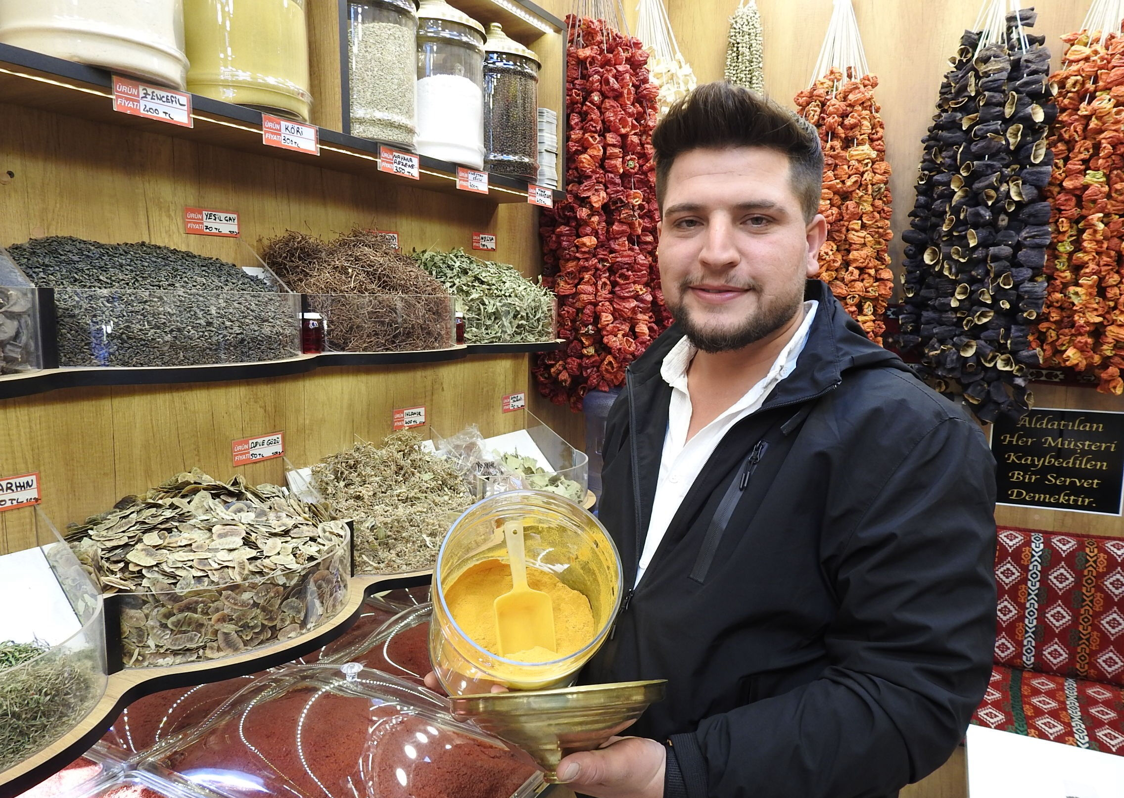 Aktarların 'grip' mesaisi... Soğuklara karşı 